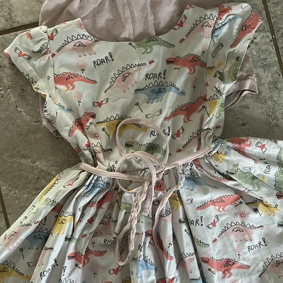 Girls 7 Girl August Dinosaur print matching set- beautiful fave!